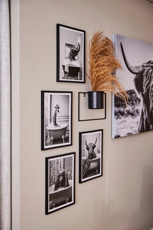 CREATIV HOME Leinwandbild Giraffe in Badewanne Schwarz Rahmen - Bild 3