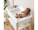 ELLA & PIET® Puppenwickeltisch SPLASHY mit Badewanne und Mobile Weiß-Schlamm Bild 5