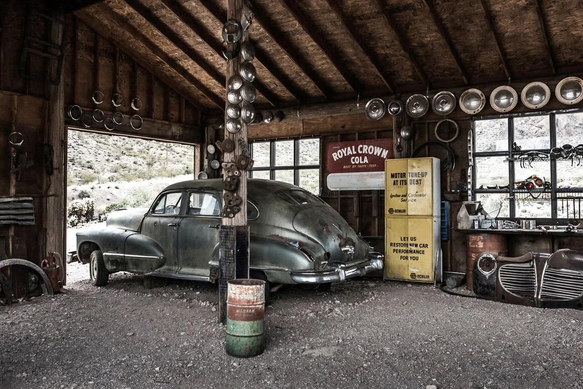PAPERMOON Fototapete Altes Auto Bunt Vlies