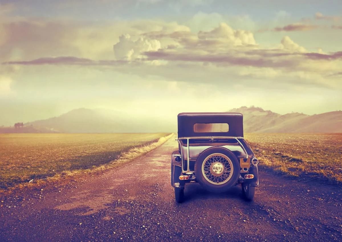 PAPERMOON Fototapete Oldtimer in der Wüste Vlies Bunt