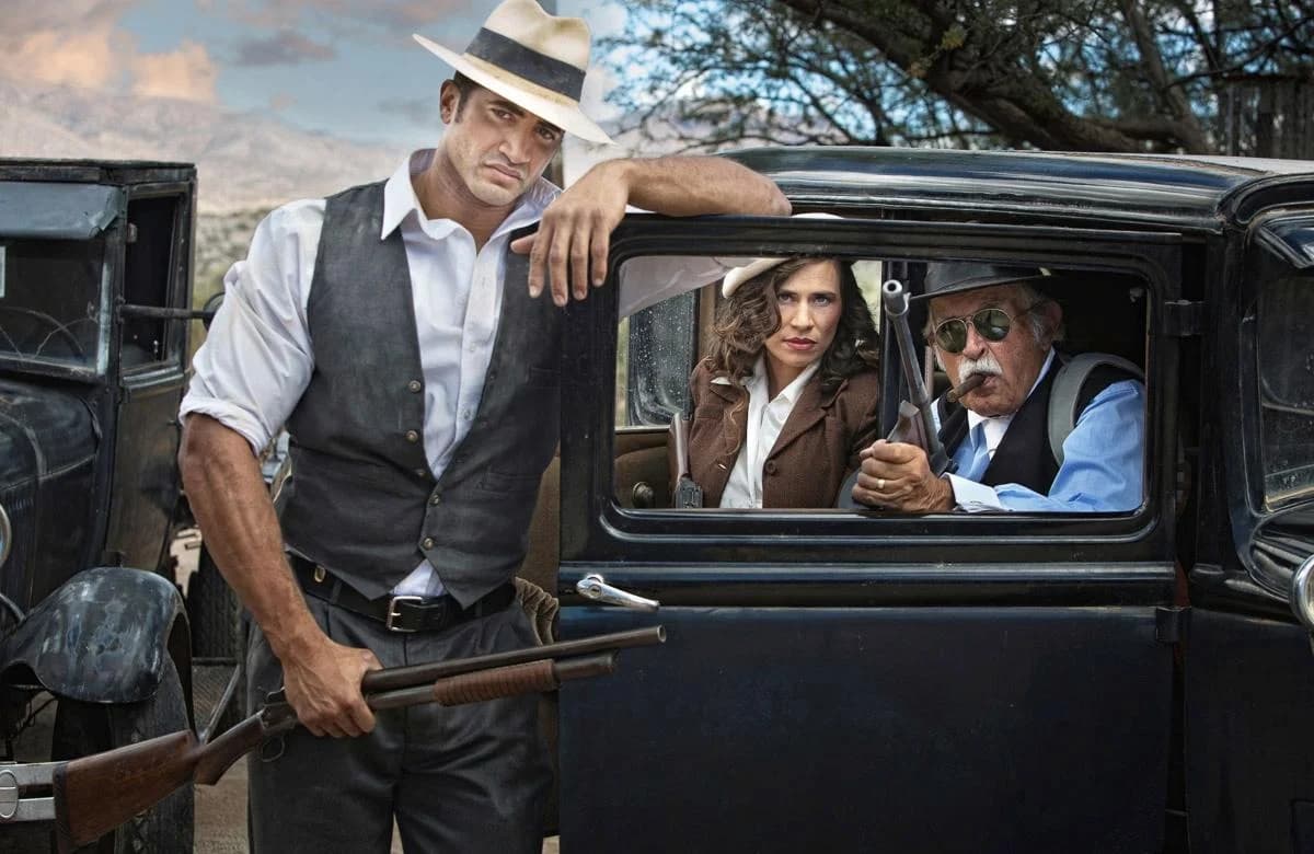 PAPERMOON Fototapete Gangsters Vintage Retro USA Oldtimer Waffen Vlies