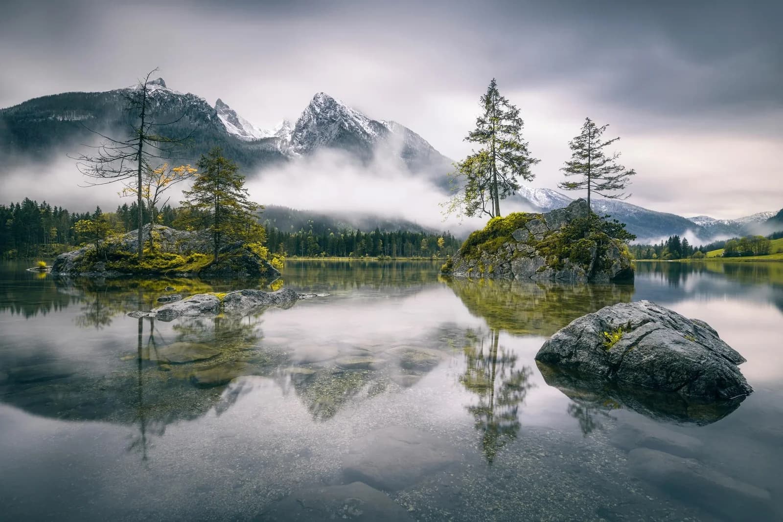 Fototapete PAPERMOON DIRK WIEMER Regnerischer Morgen Hintersee Vlies 5x2,8m