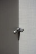 Wimex Kleiderschrank Mugano Weiß Schwarz Metallgriffe Bild 3