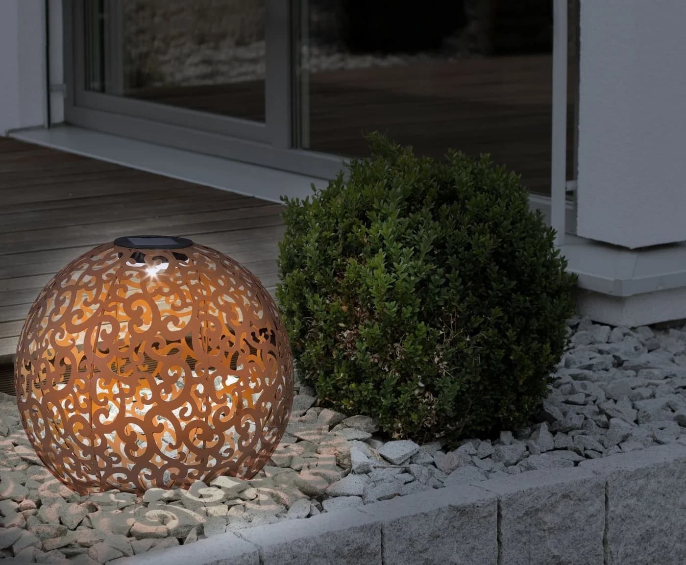 bmf-versand LED Solarleuchte 2er Set Kugel Metall Rostoptik Warmweiß - Bild 4