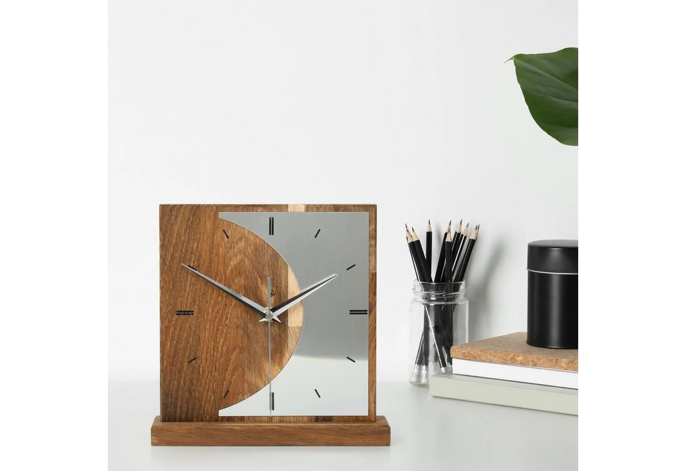 Kreative Feder Standuhr „Silvermoon“ Massivholz Silber Modern - Bild 5