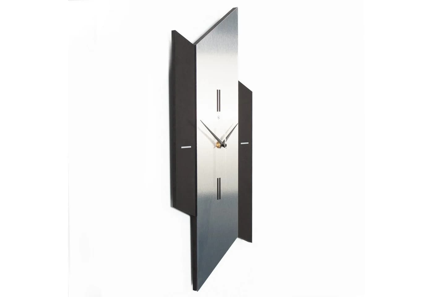 Moderne Wanduhr in Silber und Schwarz