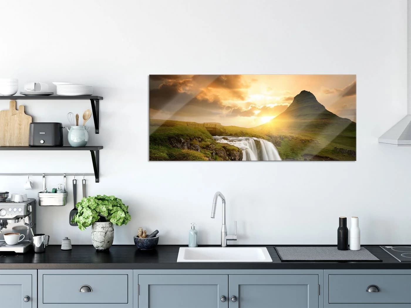 Pixxprint Glasbild Wasserfall bei Sonnenuntergang mit Abstandhaltern