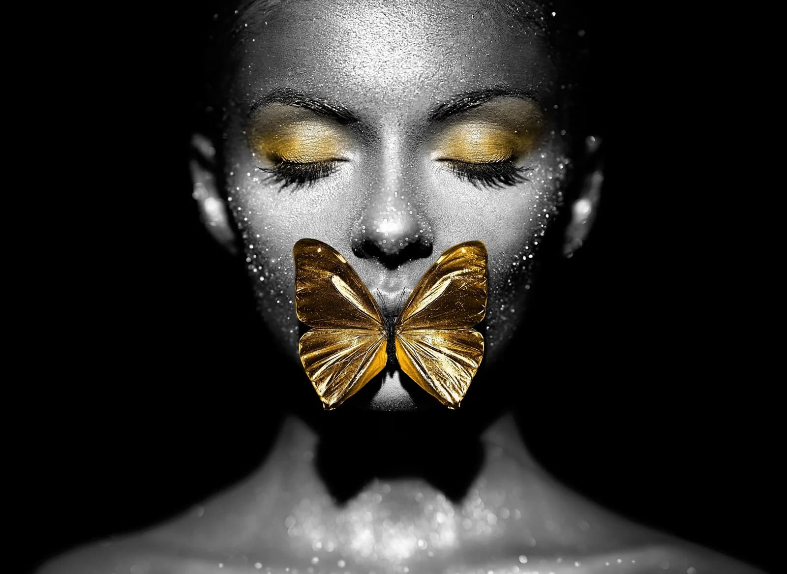 QUEENCE Acrylglasbild Frau mit Schmetterling Blattgold