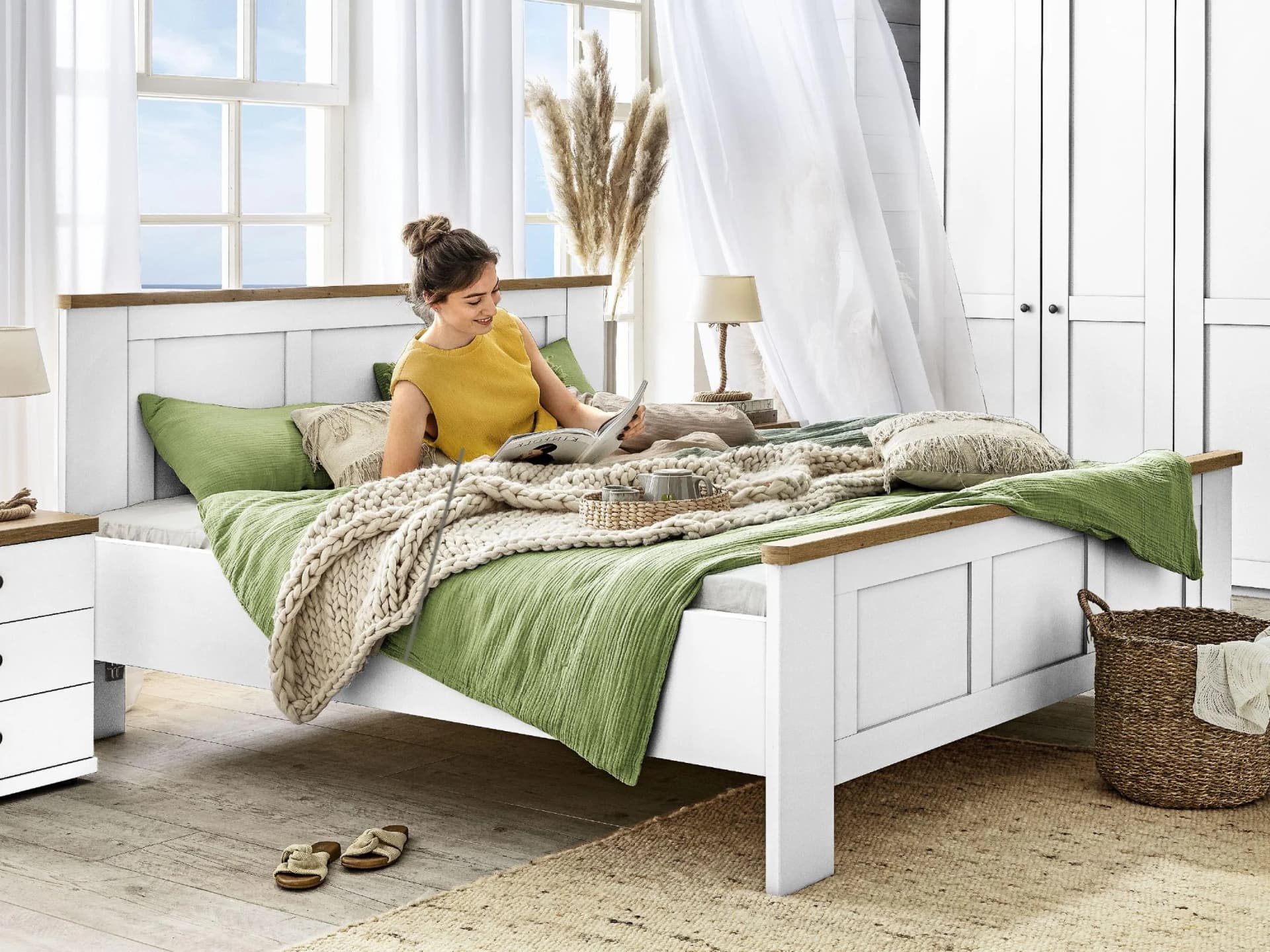 Sansibar Bett AALBORG Weiß mit Kassetten-Details
