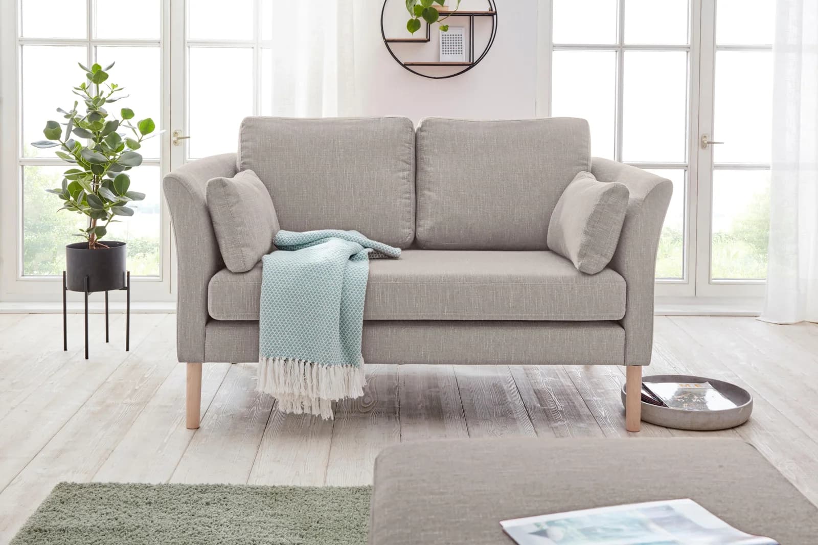 ANDAS Grenzda 2-Sitzer Sofa Beige Massivholzfüße