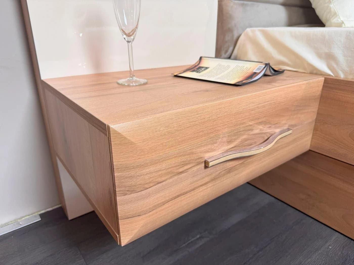 OTTO HOME Nachtkonsole Gala Beige Hochglänzend mit LED - Bild 3