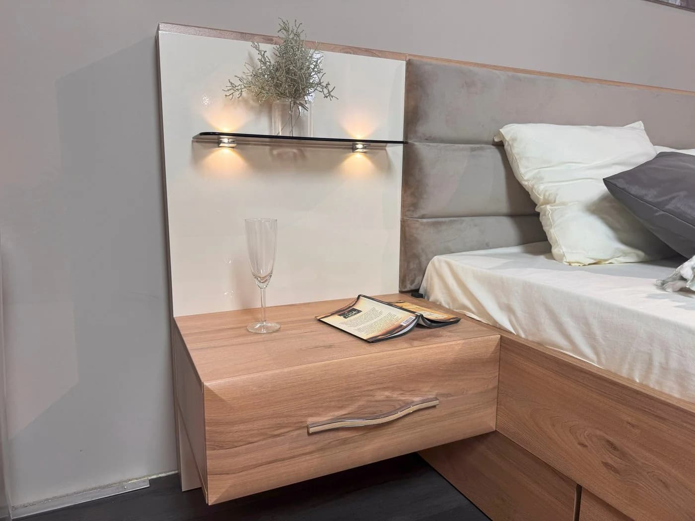 OTTO HOME Nachtkonsole Gala Beige Hochglänzend mit LED - Bild 5