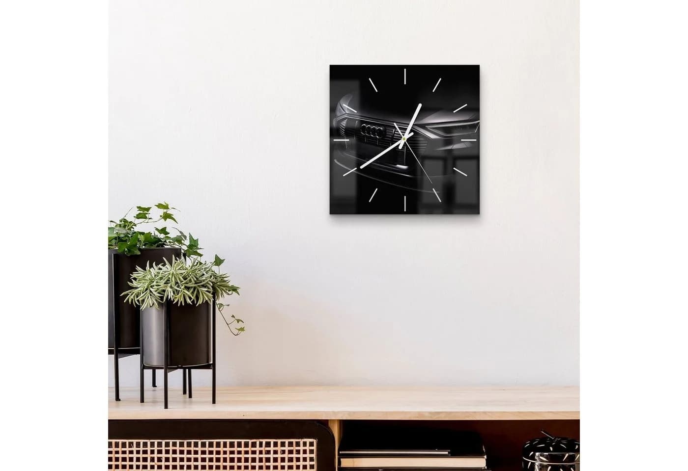 DEQORI Wanduhr Audi Frontalaufnahme Schwarz Silber Glas - Bild 4