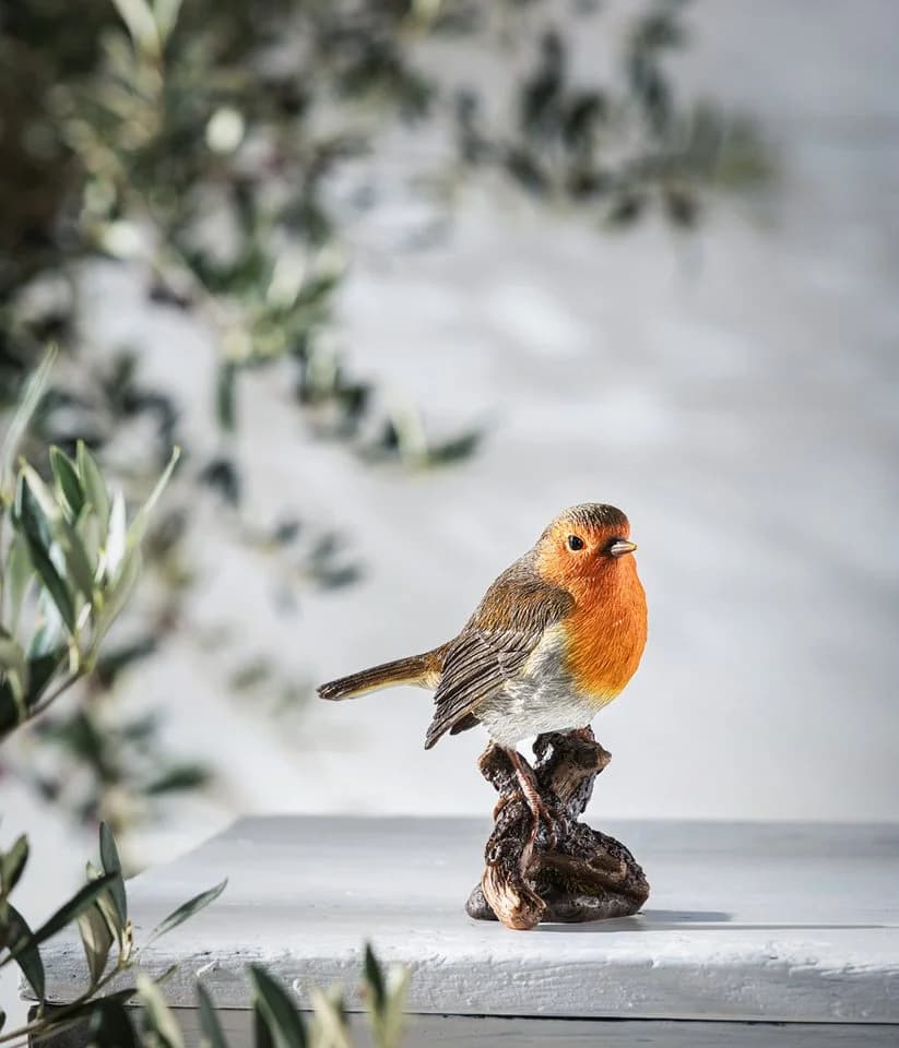 Dehner Gartenfigur Rotkehlchen auf Baumstumpf Polyresin frostbeständig