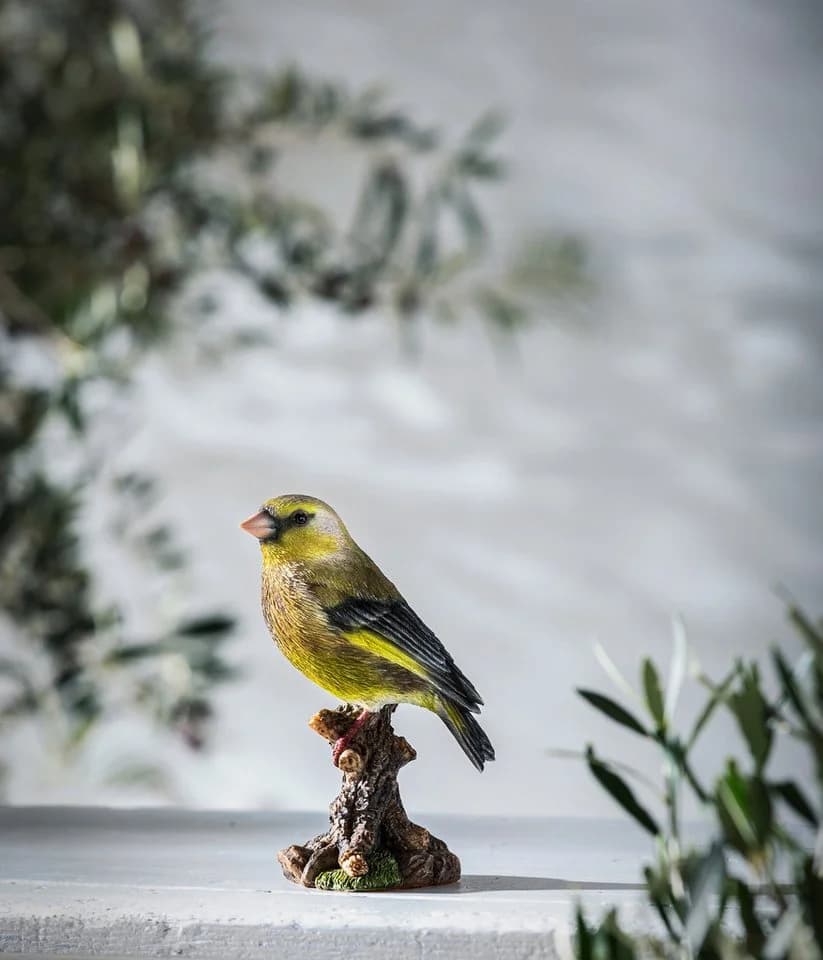 Dehner Gartenfigur Stieglitz auf Baumstumpf Polyresin