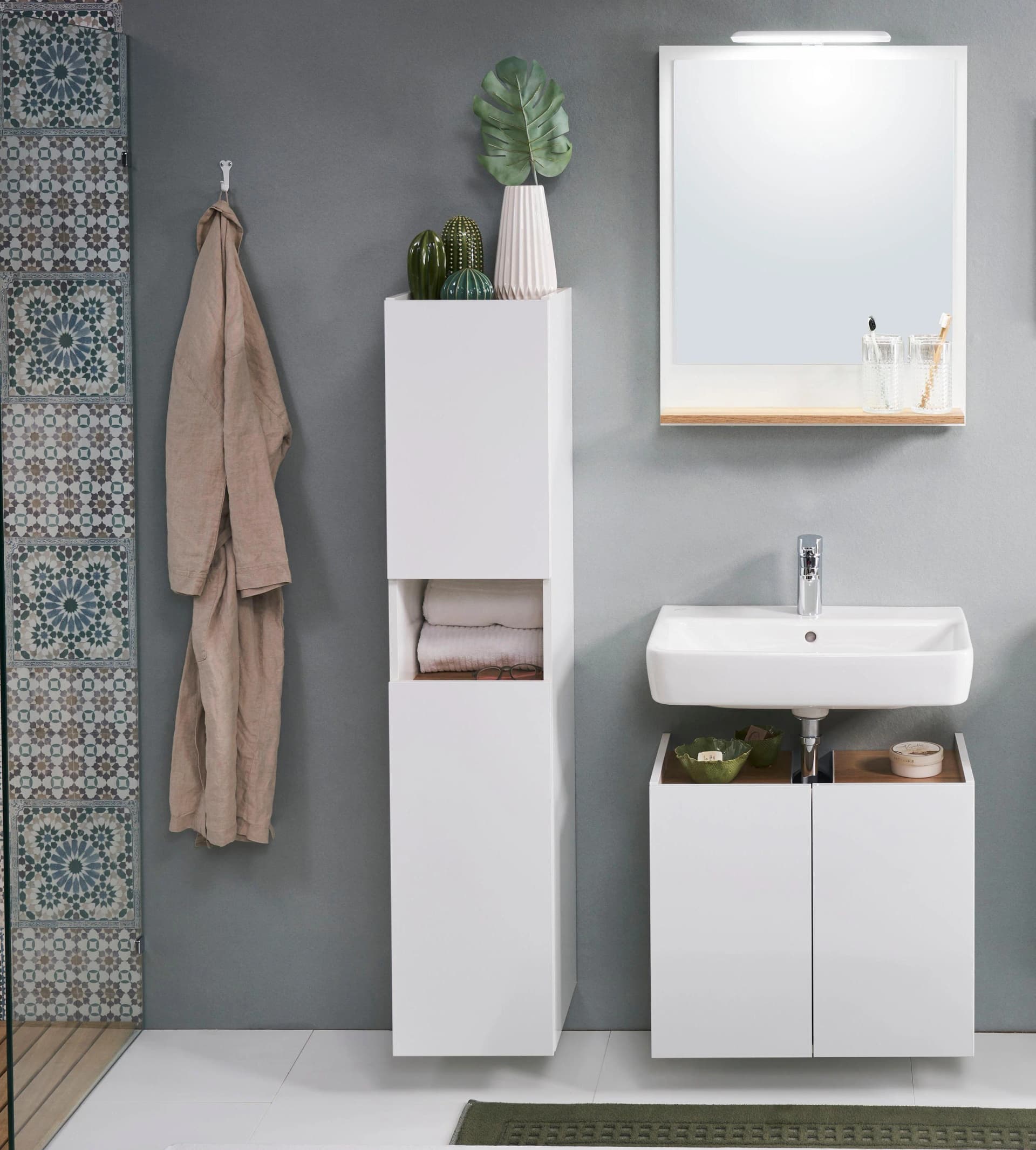 Badmöbel-Set SAPHIR Quickset 947 3-teilig Waschbeckenunterschrank mit Spiegel Weiß Glanz Riviera Eiche Quer Nachbildung