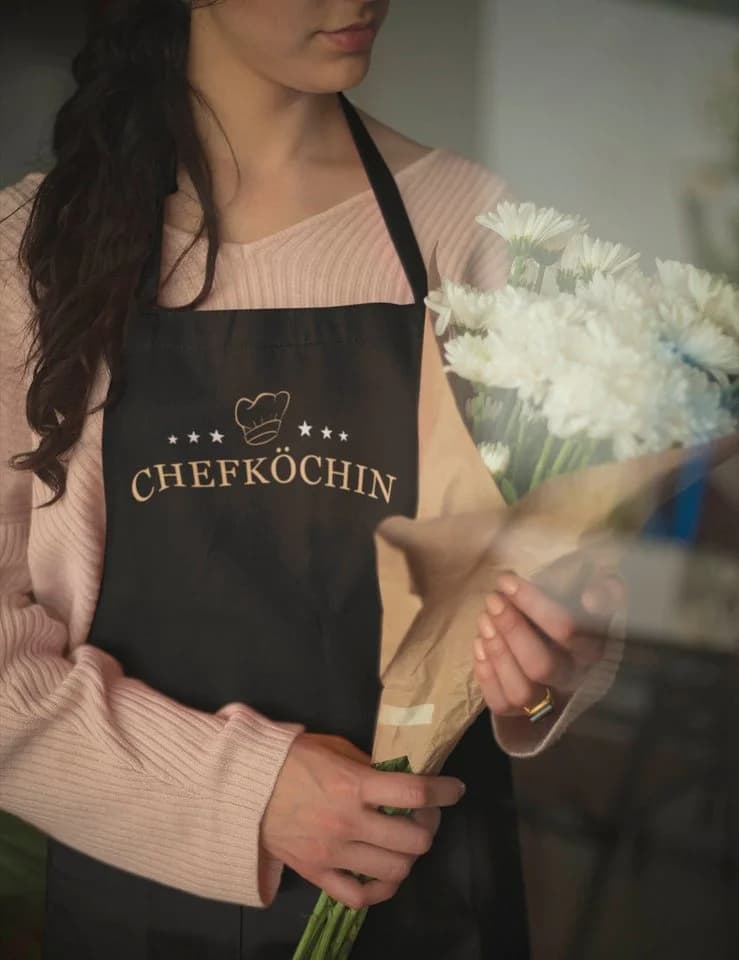 Youth Designz Grillschürze Damen Schwarz CHEFKÖCHIN Print Kochschürze - Bild 4