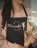 Youth Designz Kochschürze Damen Schwarz Küchenfee Print mit Tasche Bild 4