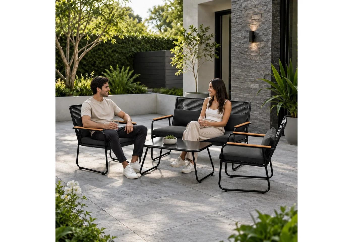 GARMIO Gartenlounge-Set 4-teilig mit Kissen Polyrattan Glastisch - Bild 2