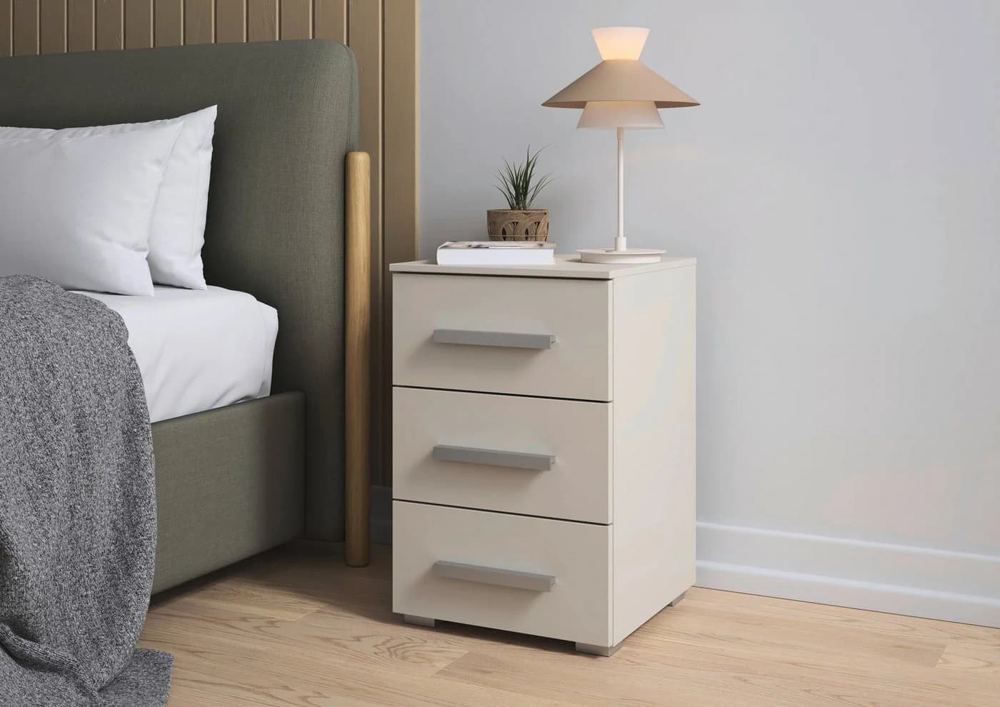 Rauch Nachtkommode KOLUNA Beige 3 Schubladen Holzwerkstoff