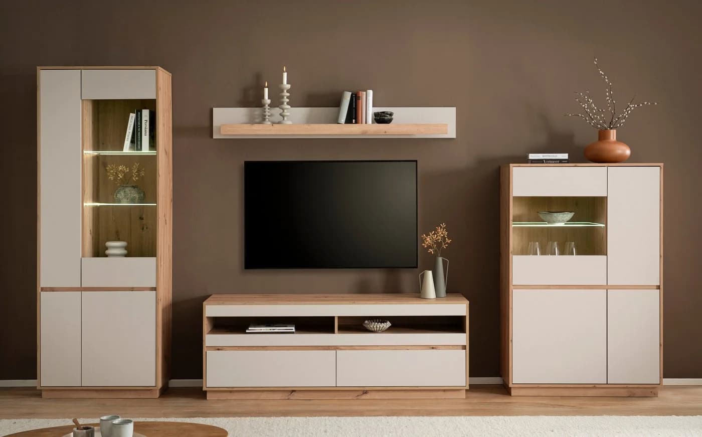 Moderne Wohnwand aus FSC®-zertifiziertem Holzwerkstoff - Bild 2