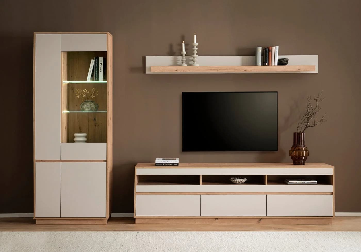 Moderne Wohnwand aus FSC®-zertifiziertem Holzwerkstoff - Bild 2