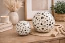 finehomegarden Dekokugel Herzen Steinzeug 2er Set Schwarz/Weiß Bild 1