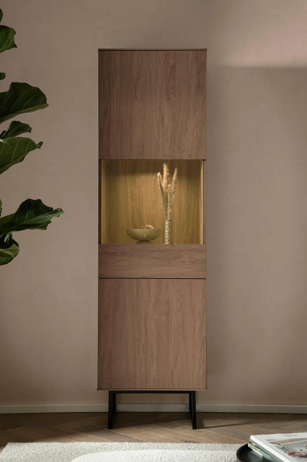 Home Affaire Vitrine Lund Nussbaum Glasvitrine mit Kufengestell