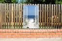 Wallario Sichtschutzzaunmatte Strand-Motiv mit Fenster-Illusion Bild 3