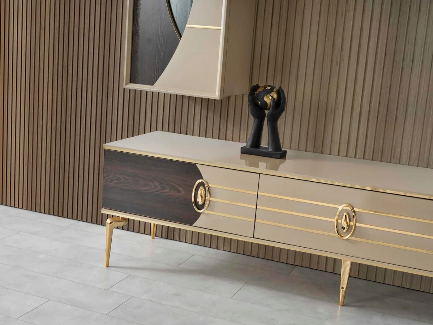 Villa Möbel TV-Wand Saros Gold mit Hängeelementen