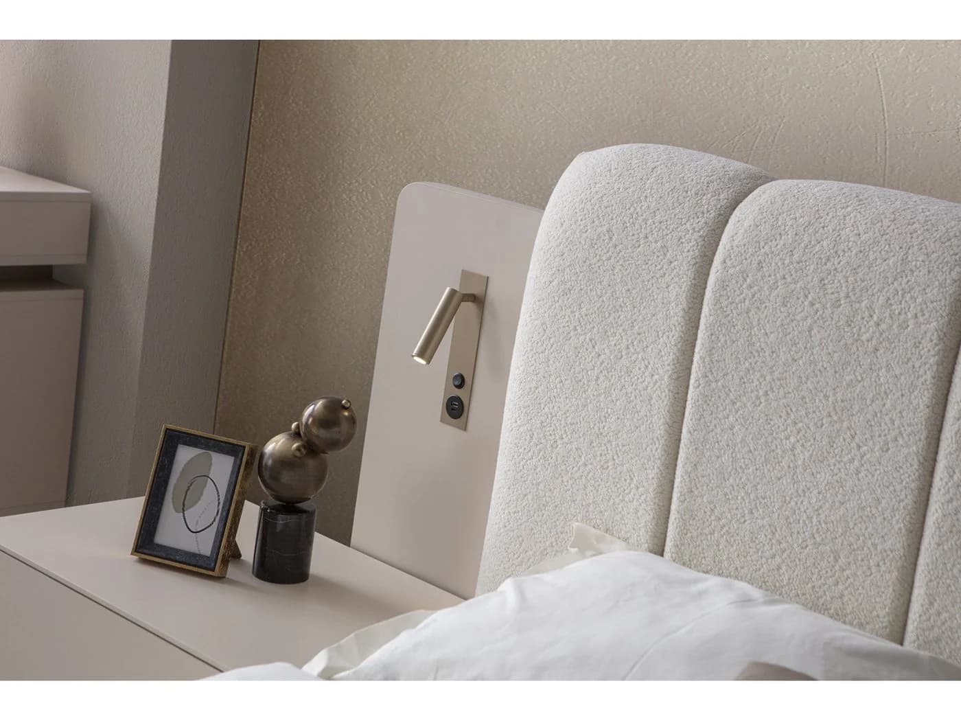 Villa Möbel Schlafzimmer-Set Maldiv Beige Polsterbett mit Beleuchtung - Bild 4