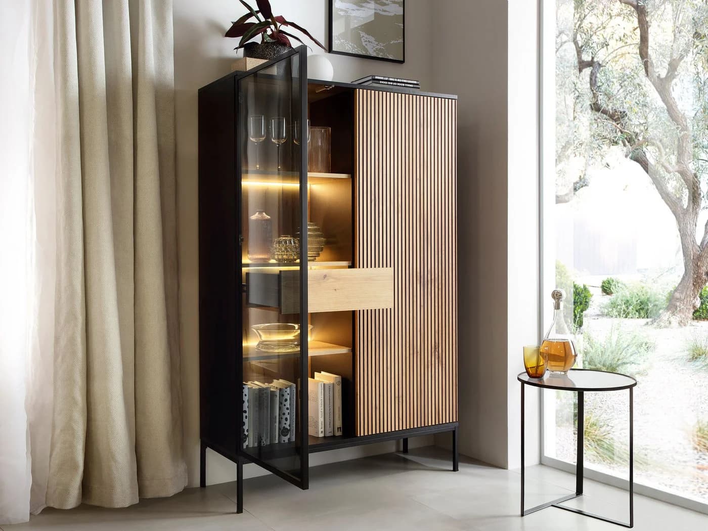 Compleo Vitrine LINO Standvitrine mit Schublade Eiche Wotan/Schwarz - Bild 3
