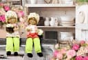 ELLUG Dekofigur 2er Set Blumenkinder Blumenhut Kantenhocker Schlenkerbeine Bild 1