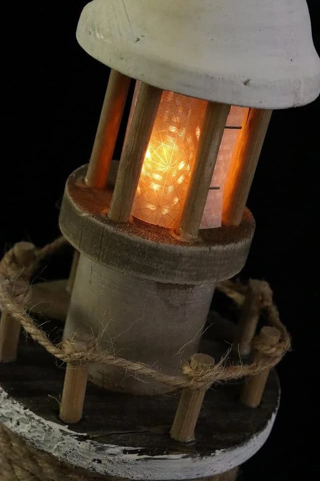 ELLUG LED-Dekofigur Leuchtturm aus Holz mit Timer-Funktion - Bild 4