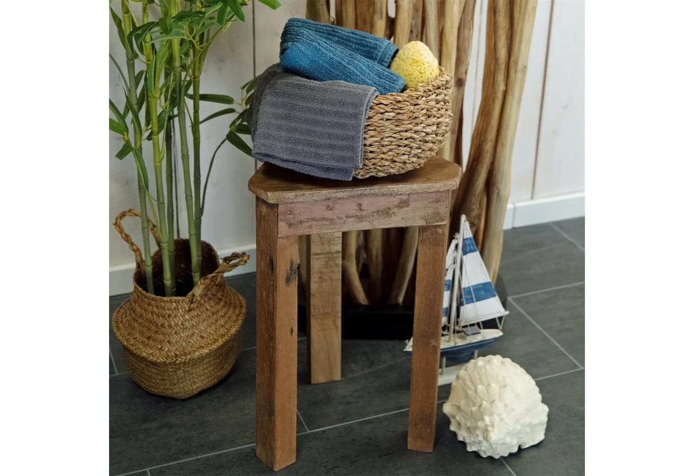 DESIGN DELIGHTS Beistelltisch Milo Massivholz Dreieckig Beige - Bild 3