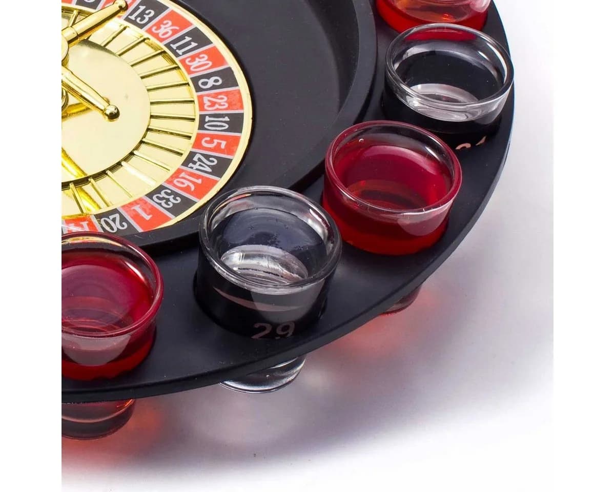 Goods+Gadgets Roulette Trinkspiel Set mit 16 Gläsern