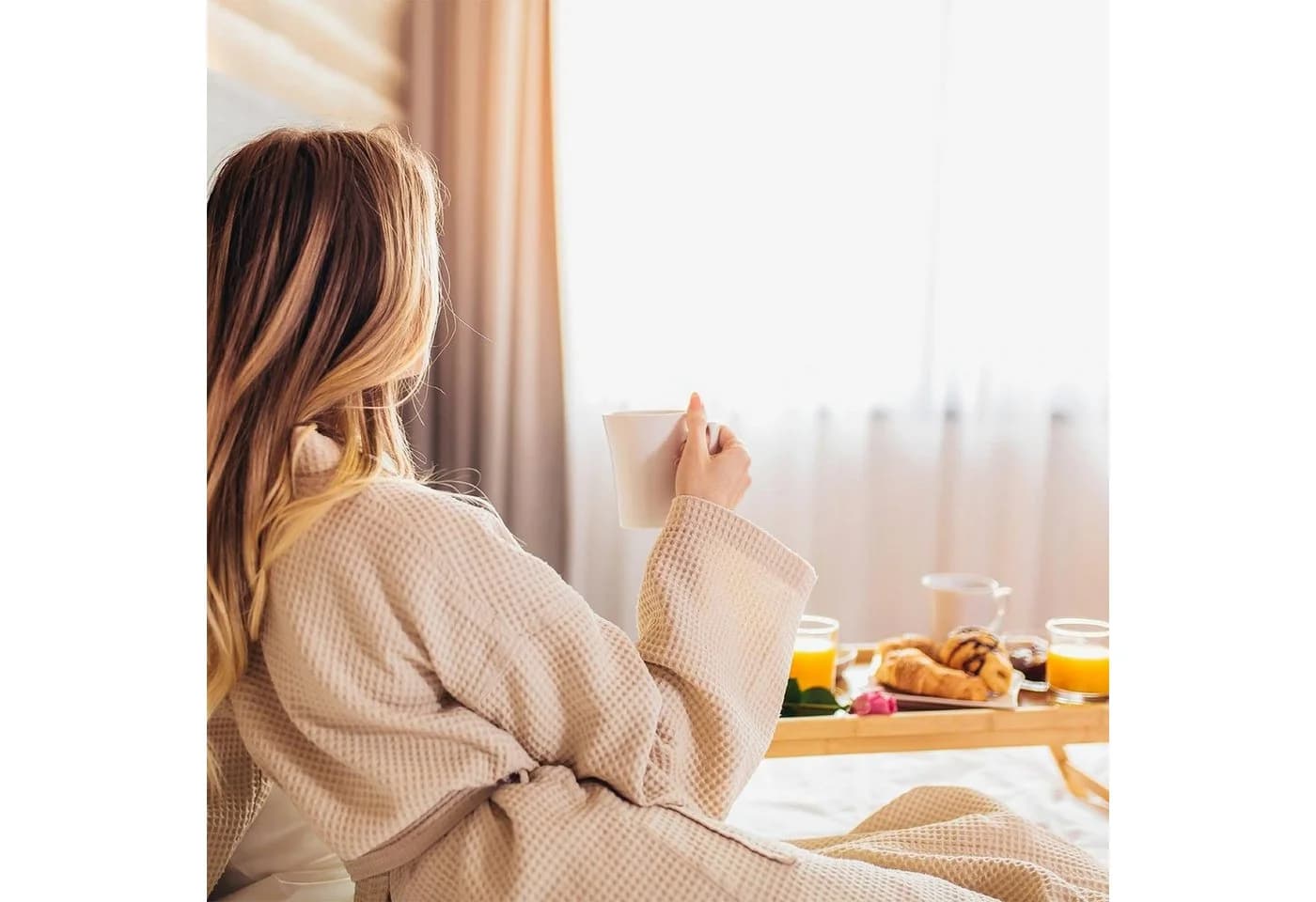 Dimono Bambus Bett Tablett – Klappbares Frühstückstablett mit Faltbeinen - Bild 4