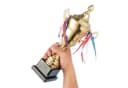 Goods+Gadgets Goldene XXL-Trophäe 36 cm Dekopokal mit Gravur Bild 4