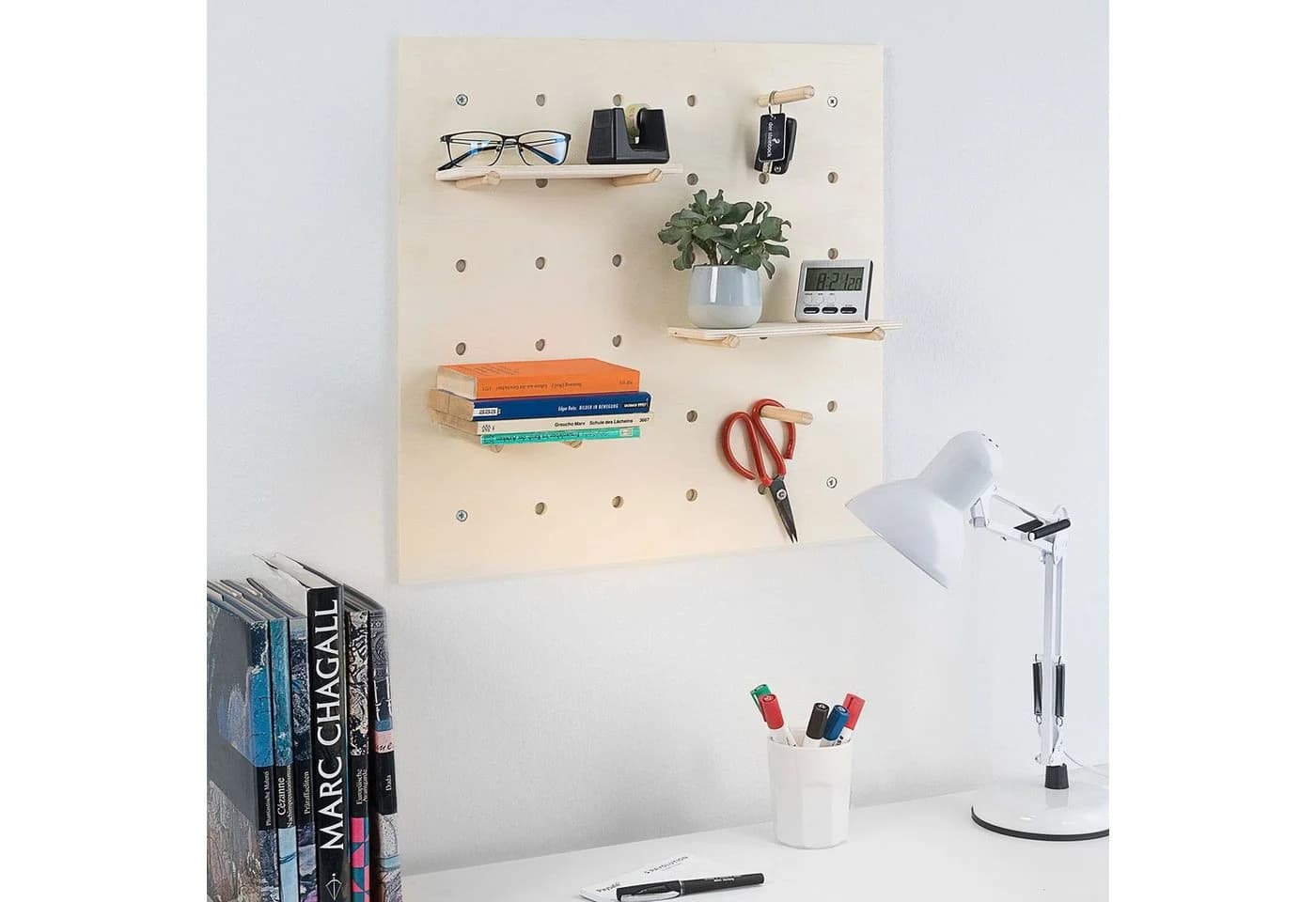 Goods+Gadgets Wandregal Pegboard Werkzeugwand Stecktafel Organizer FSC-Holz - Bild 4