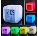 Goods+Gadgets LED Würfelwecker mit Temperatur und Kalender Bild 1