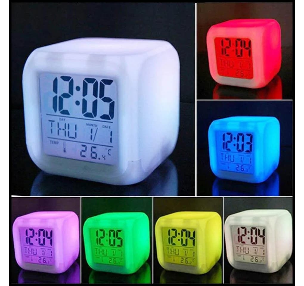Goods+Gadgets LED Würfelwecker mit Temperatur und Kalender