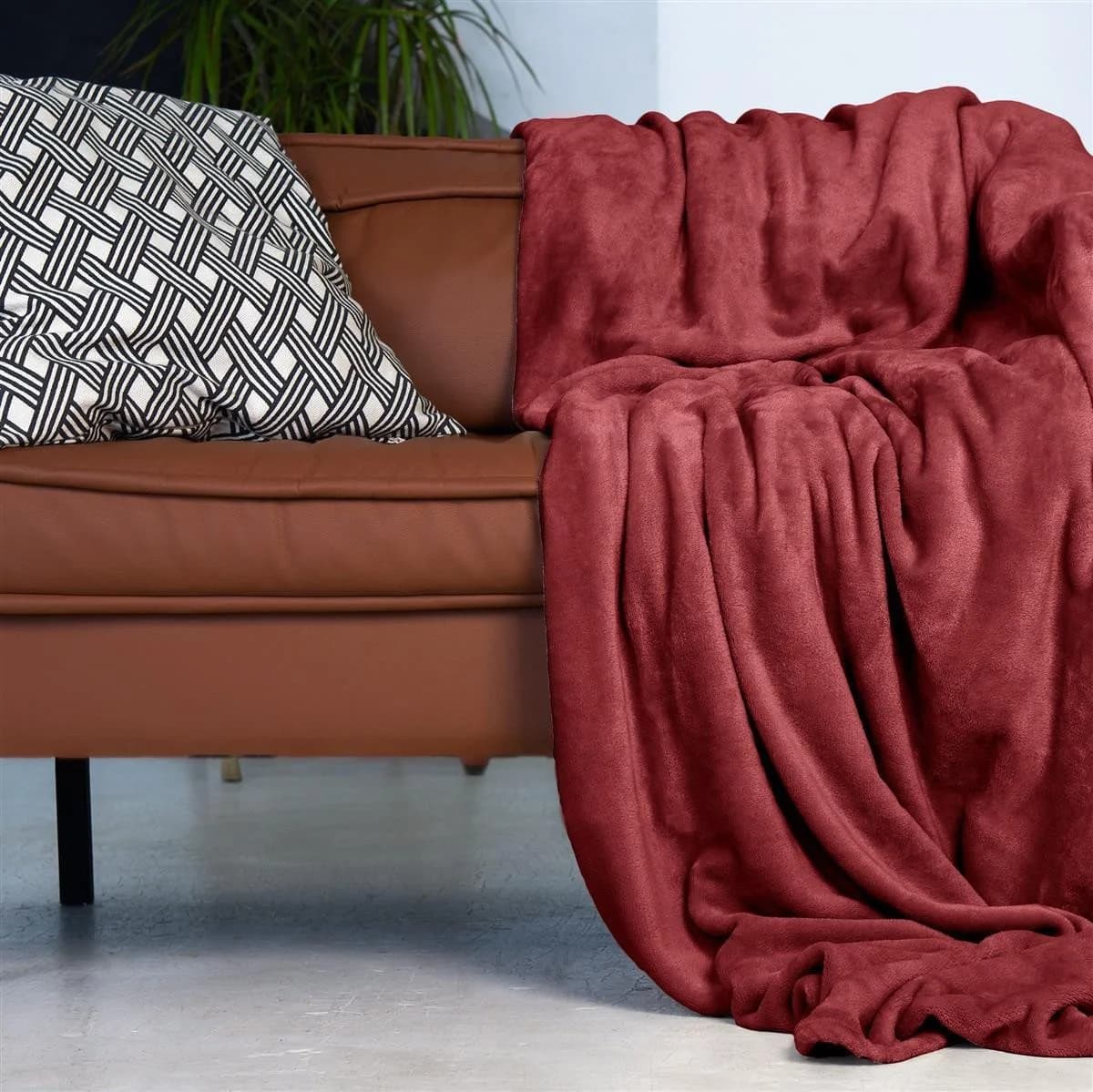 Gräfenstayn Kuscheldecke Bordeaux Flanell-Fleece Wohndecke - Bild 5