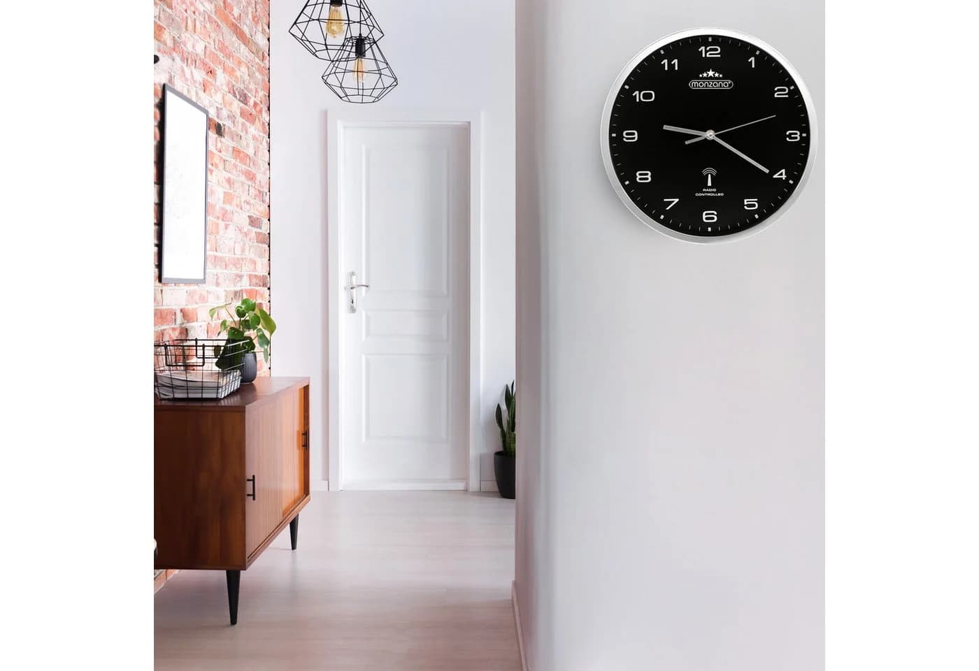 monzana Wanduhr Funk Schwarz Silber Automatische Zeitumstellung