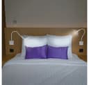 monzana LED Steckerlampe mit Fernbedienung & Schwenkarm Bild 1