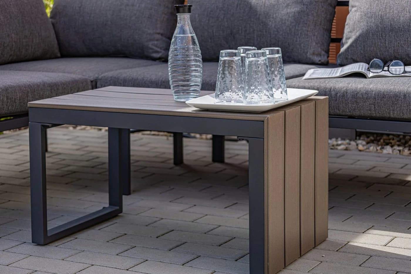 ONDIS24 Gartenlounge-Set Ecksitzgarnitur 3-tlg. inkl. Auflagen, Tisch mit Polywoodplatte, Holzoptik - Bild 4
