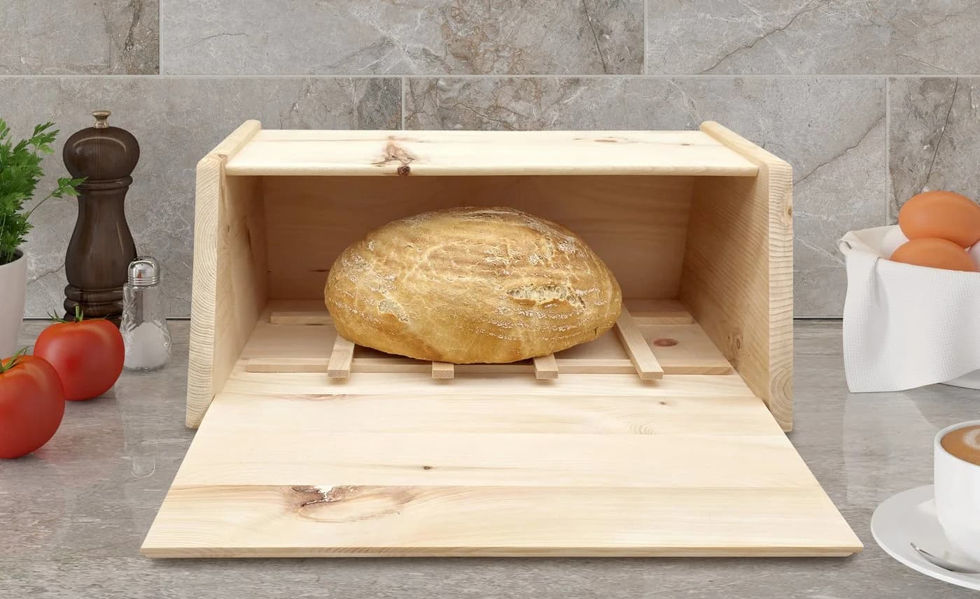 ERST-HOLZ Zirbenholz Brotbox mit Klappe und Relief-Gravur