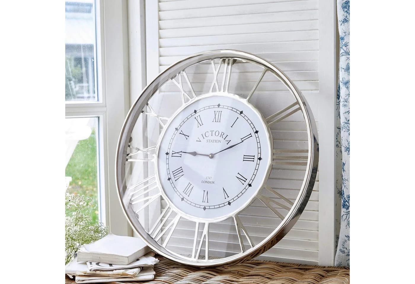 Mirabeau Wanduhr Victoria Station silber Aluminium Stahl Glas