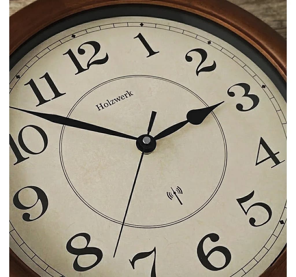 Holzwerk Funk-Wanduhr 35 cm Massivholz Beige/Braun Modern - Bild 4