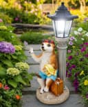 Kremers Schatzkiste Gartenfigur Erdmännchen Urlauber mit Solarlaterne Bild 1