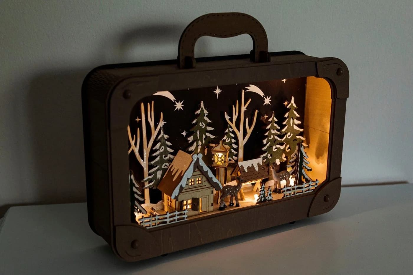 Myflair Möbel & Accessoires Dekoobjekt Koffer mit LED-Dekoration, Weihnachtsdeko aus Holz - Bild 4
